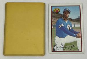 lot 9 image: 1989 Bowman KEN GRIFFEY JR Rookie Card (In Protective Sleeve)