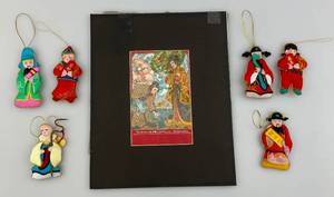 lot 48 image: Vintage Chinese Silk Padded Ornaments & 1903 Marcus Wards Series No. 51 The Story Of A Willow Plate Overtures Postcard