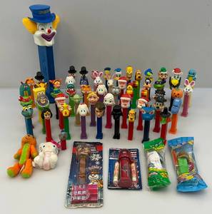 lot 231 image: Misc. Vintage Pez Dispensers
