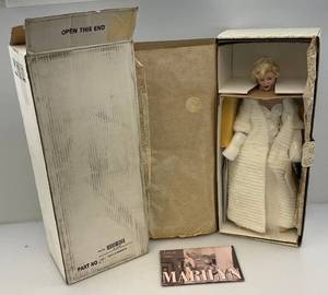 lot 252 image: Vintage Franklin Mint Heirloom Dolls (Marilyn Monroe) In Original Box
