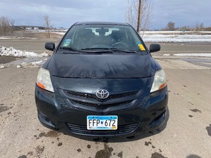 lot 8 image: 2007 Toyota Yaris