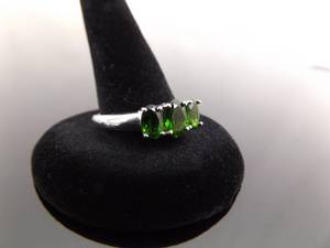 .925 Sterling Silver Emerald Crystal Ring Size 9