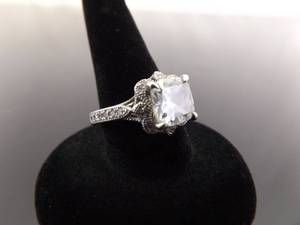 .925 Sterling Silver Zirconia Ring Size 5.75