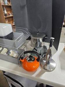 Kitchen Racking & Kitchenware Paper Towel Roller & Tea Kettle