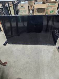 Vizio 40 TV - remote is missing back cover & TV is untested
