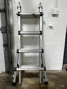 Vulcan Ladder 7.5 Step Ladder Max Working Height When Extended is 1410