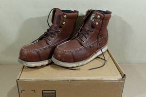lot 30 image: Irish Setter Mens Work Wingshooter Boots -Size 10.5