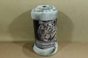 lot 49 image: Wild Frontier Plush Throw 50x60