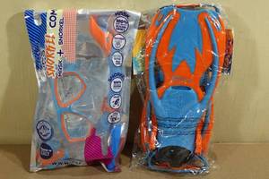 lot 108 image: Cressi Kids Snorkel Set -Fin Size SM