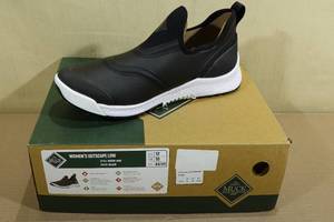 lot 164 image: Muck Boot Womens Outscape Low Shoes -Size 12
