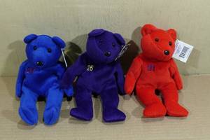 lot 175 image: 3 Bamm Beanos Bears - Sosa, McGwire, Clemens