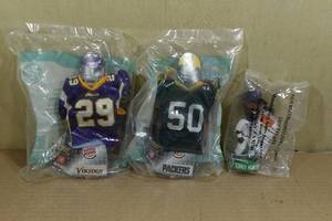 lot 176 image: Fast Food Collectables - Vikings (Taylor), Packers (Hawk), Torii Hunter