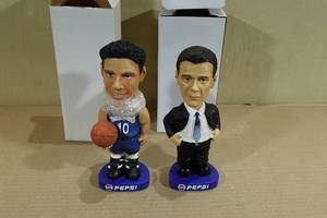 lot 177 image: 2 Timberwolves Bobble Heads - Flip Saunders, Wally Sczerbiak