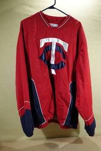 lot 215 image: Minnesota Twins Pull-Over Jacket -Adult XL