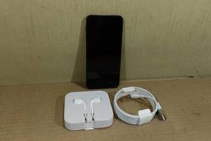 lot 251 image: Apple iPod Touch 7th Generation 32GB