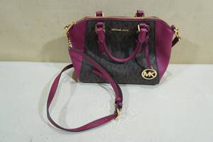 lot 100B image: Michael Kors Purse -Crossbody Hand Bag