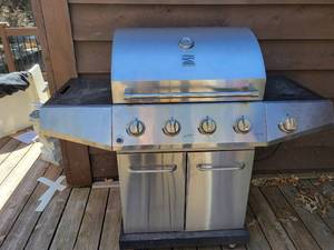 lot 15 image: Kenmore Gas Grill with Side Warmer and Cover