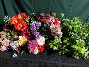 lot 107 image: Artificial Flowers & Greenery