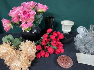 lot 181 image: Vintage Vases, Rabbit, & Floral Selection
