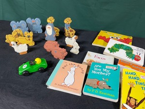 lot 89 image: Handcrafted & Painted Wooden Noah Ark Toys & Collection of Childrens Books