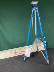 lot 111 image: StanRite Aluminum Artist Easel No 100