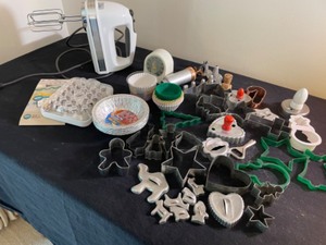 lot 298 image: Kitchen Aid--Hand Mixer, Cake Decorating & Cookie Cutters