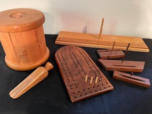 lot 201 image: Hand Crafted Woodworking Pieces with Door Stop, Bin, Cribbage Board & Plate Stands