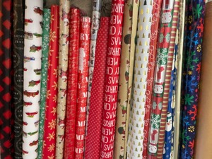 lot 315 image: Holiday Wrapping Paper