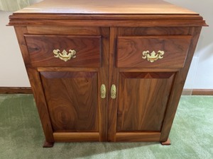lot 4 image: Sewing Machine Stand