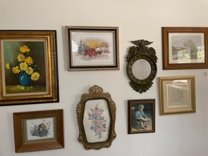 lot 104 image: Fun Variety of Pictures & Frames