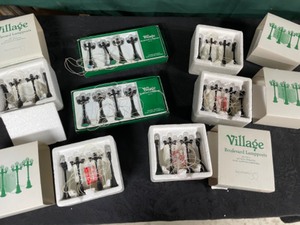 lot 103 image: 28 Boulevard Lamplights from Dept 56