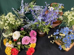 lot 180 image: Beautiful Artificial Flowers In Pots, Wreath, and Singles