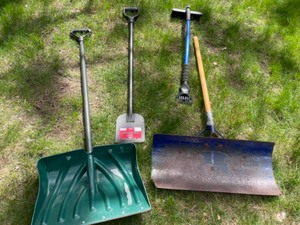 lot 263 image: Winter Shovels & Ice Chisel