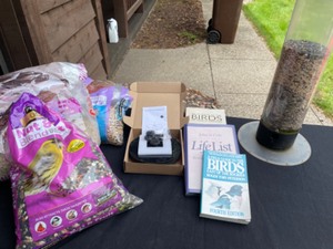 lot 154 image: Bird Lovers Lot with Great Feeder, Solar Powered Fountain & Seed