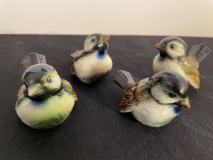 lot 122 image: Four Cute Goebel Birds
