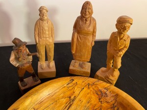 lot 124 image: Handmade Wood Carvings and Wooden Bowl