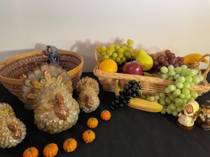 lot 196 image: Fruit Basket & Happy Thanksgiving Decorations