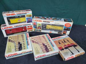lot 80 image: Lionel O & O27 Scale Train Cars & Accessories
