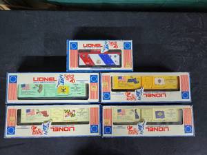 lot 81 image: Spirit of 76 Lionel Cars & Caboose