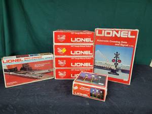 lot 82 image: Lionel O 27 Scale Rail Switches & Accessories