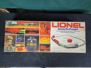 lot 91 image: Lionel O27 Scale Santa Fe Freight Train Set