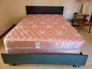 lot 37 image: Queen Size Bed with Headboard and Footboard