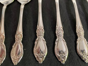 lot 286 image: Oneida Stainless Silverware