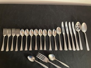 lot 287 image: Oneida Stainless Misc. Collection