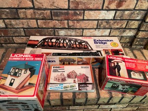 lot 88A image: Lionel Train Accessories--Extension Bridge, Water Tower, Automatic Gateman & Houses