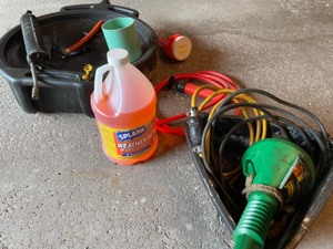 lot 307 image: Automobile Oil Changing Lot