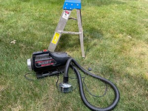 lot 308 image: Dynomite Heavy Duty Vac & Step Stool