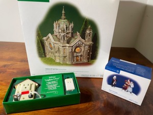 lot 163 image: Cathedral of St Paul & Going To Church Pieces From Dept 56