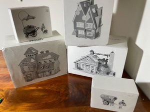 lot 207 image: New England Village Series Houses & Village People