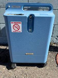 lot 11 image: MSRP $2000 Respironics Everflo Q Ultra-quiet Stationary 5 LPM (Liters Per Minute) Oxygen Concentrator With Opi (Oxygen Percentage Indicator (OPI) - alarm that sounds when oxygen levels fall below 70%) - Great Working Condition 